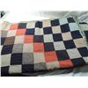 Image 2 : VINTAGE PENN. DUTCH HAND MADE QUILT