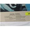 Image 3 : WALTER PAYTON 3D PLASTIC LARGE WALL HANGING