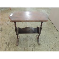 VINTAGE AMERICAN SIDE TABLE