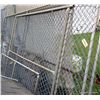 Image 2 : CHAIN LINK DOG RUN AND HOUSE