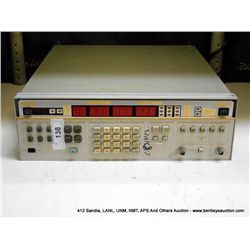 HP 3325B SYNTHESIZER/FUNCTION GENERATOR OPT. 002