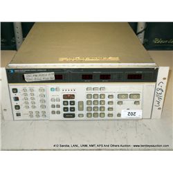 HP 8663A SYNTHESIZED SIGNAL GENERATOR OPT. 001, 002 (print sequence:) H50