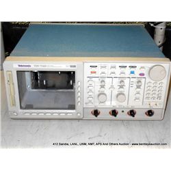 TEKTRONIX TDS 754D 4-CHANNEL DIGITAL PHOSPHOR OSCILLOSCOPE 500MHZ 2GS/S DPO **NO TUBE**