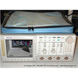 TEKTRONIX TDS 644B COLOR 4-CHANNEL DIGITAL REAL TIME OSCILLOSCOPE 500MHZ 2.5 GS/S **NO TUBE**