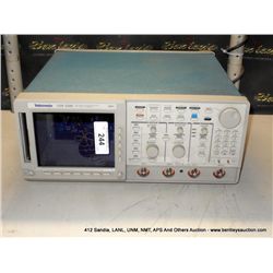 TEKTRONIX TDS 520C 2-CHANNEL DIGITIZING OSCILLOSCOPE W/ INSTAVU ACQUISTION