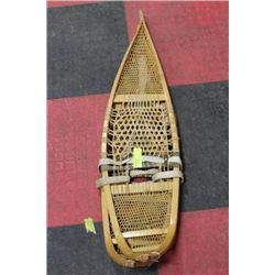 PAIR OF VINTAGE SNOW SHOES ON CHOICE