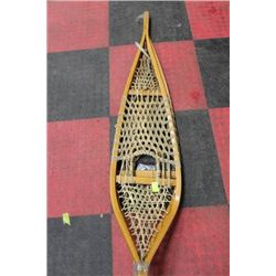 PAIR OF VINTAGE SNOW SHOES ON CHOICE