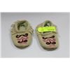 Image 1 : INUIT MADE BEADED MOCCASINS