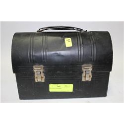 1 VINTAGE LUNCHBOX
