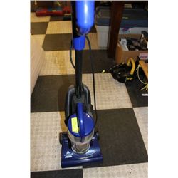 BISSEL EASYVAC LIGHTWEIGHT BAGLESS VACUUM