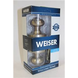 WEISER BED AND BATH LOCKING HANDLE SET