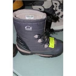 PAIR OF CHILDRENS SOREL SIZE 2 WINTER BOOTS