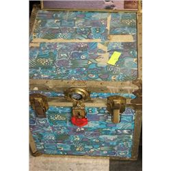 VINTAGE WOOD LINED TRUNK