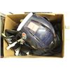 Image 1 : BOX OF HOCKEY EQUIPMENT