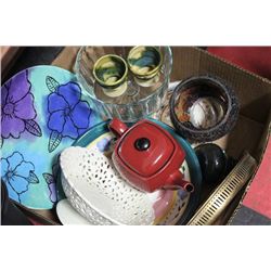 BOX W/ HOUSEHOLD DECORATIVE PLATTERS, PLATES, ETC.