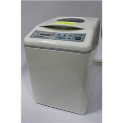 B&D ALL IN ONE  BREAD MAKER