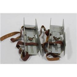 PAIR OF VINTAGE DOMINION BOB SKATES (1950'S)