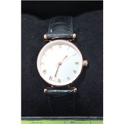 WATCH WOMAN'S BLACK STRAP