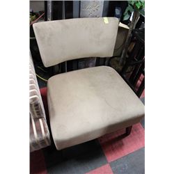 SHOWHOME ACCENT CHAIR ON CHOICE