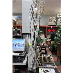 SHOWHOME CLEAR GLASS VASE W TWIGS