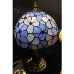 ESTATE GLASS STYLE TABLE LAMP