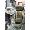 Image 1 : ELEPHANT PLANT STAND