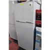 Image 1 : GE 24" APARTMENT SIZED FRIDGE
