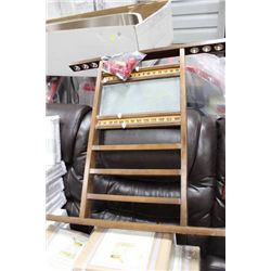 POOL/SNOOKER SCORE RACK & 4 SNOOKER BALLS