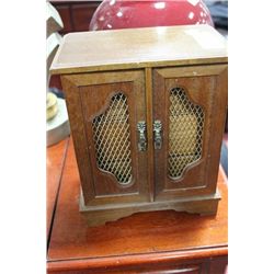 JEWELRY BOX WITH CONTENTS ON CHOICE