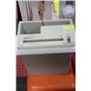Image 1 : SHRED  MASTER PAPER SHREDDER