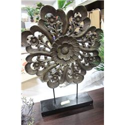 SHOWHOME FLORAL ACCENT PIECE