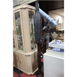 SHOWHOME BLACK VASE W WOOD STAND