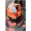 Image 1 : COMMERCIAL VACUUM
