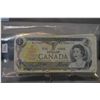 Image 1 : Stack of thirty three Canadian one dollar bills