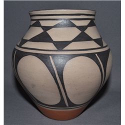 SANTO DOMINGO POTTERY JAR