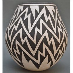 ACOMA POTTERY JAR