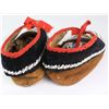 Image 2 : Eastern beaded moccasins with abstract