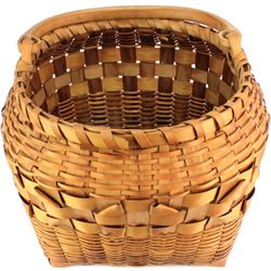 Fine Winnebago or Ho-Chunk carrying basket