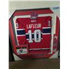 Image 1 : FRAMED GUY LAFLEUR JERSEY W/PHOTO&3 TRADING CARDS
