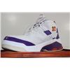 Image 10 : Shaquille O' Neal Signed Shoe In Case