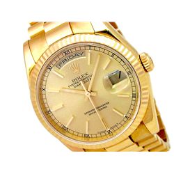 36mm Gents Rolex 18k Yellow Gold Oyster Perpetual Daydate Watch. Champagne Dial. 18k Yellow Gold Flu