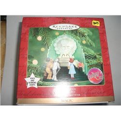 2000 *RARE* HALLMARK KEEPSAKE ORNAMENT-NEW IN THE BOX *THE GREAT OZ* ORIGINAL PRICE $32.00!!