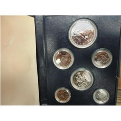 1981 CANADA SPECIMEN SET CASE HAS CRACK IN IT