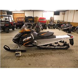 2014 Ski Doo Summit 800                            SN-2BPSCBEA1EV000462