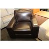 Image 1 : DARK BROWN LEATHER CLUB CHAIR