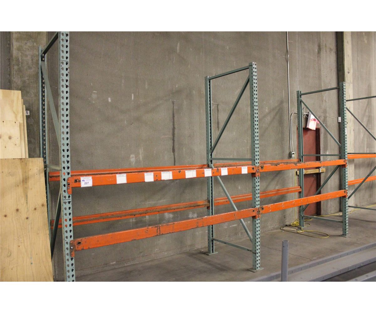 5 BAYS OF ASSORTED GREEN AND ORANGE HEAVY DUTY INDUSTRIAL PALLET RACKING