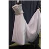 Image 2 : WHITE WEDDING DRESS WITH TRAIN