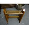 Image 1 : Leather Nail Trim Foot Stand