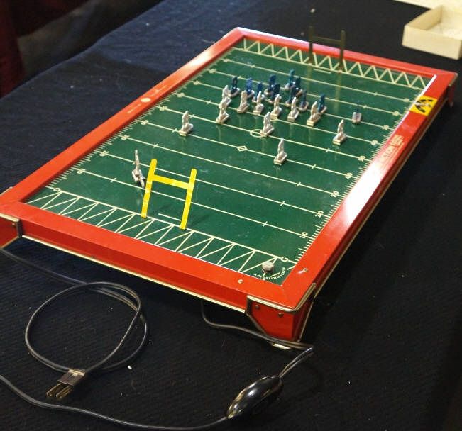 VINTAGE TUDOR TRUACTION ELECTRIC FOOTBALL GAME