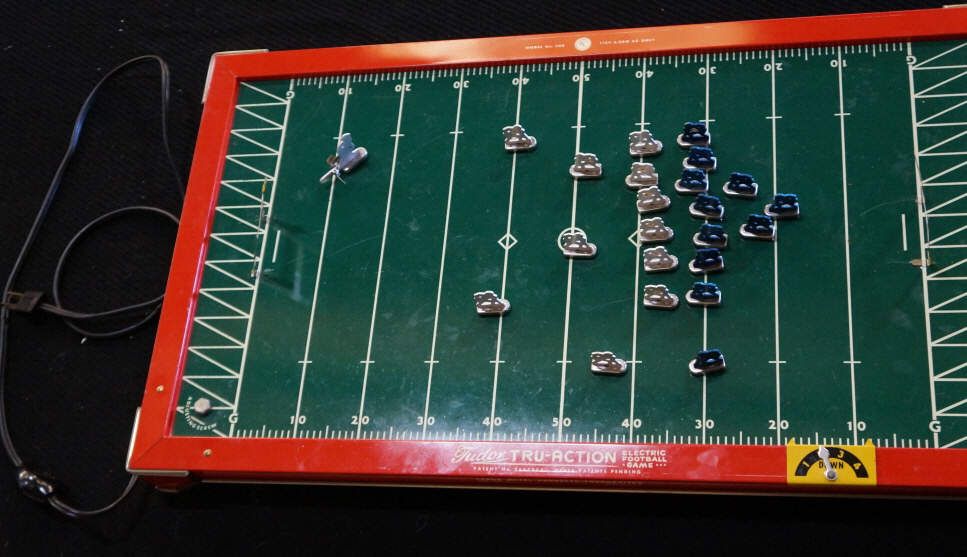 VINTAGE TUDOR TRUACTION ELECTRIC FOOTBALL GAME